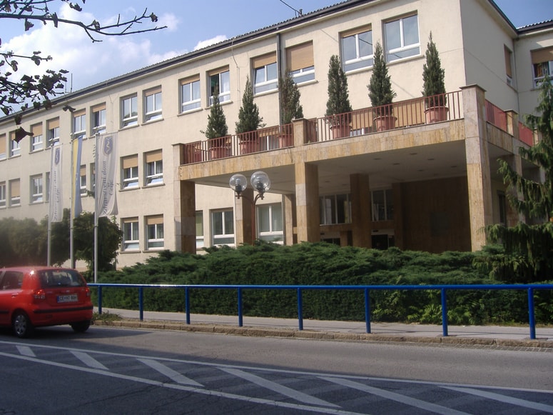 Na vrsto je prišla obnova obstoječe stavbe Zdravstvenega doma Celje, ki bo trajala do konca prihodnjega leta. 