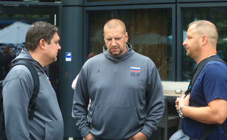 Glavna fotografija članka:Predsednik KZS Matej Erjavec: Takšnega obraza reprezentance nisem videl še nikoli