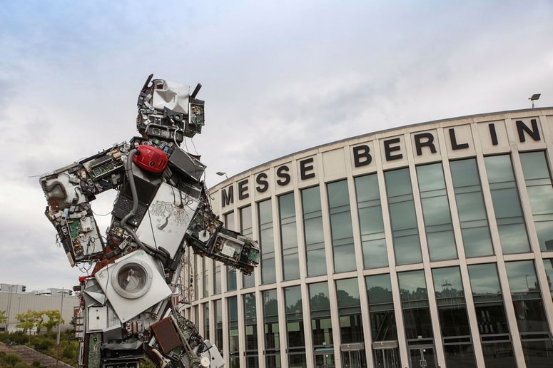 Glavna fotografija članka:IFA 2022: posel in tehnologija z roko v roki