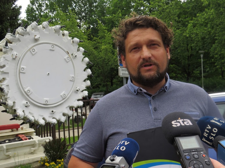 Asmir Bećarević je prejel odpoved.