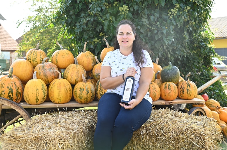 Na sredini dvorišča imajo urejeno simpatično točko, ki je kot naročena za fotografiranje. 