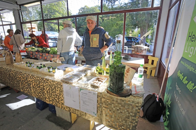 Glavna fotografija članka:(FOTO) Sejem in strokovna razprava o tem, ali je konoplja droga ali sveta rastlina