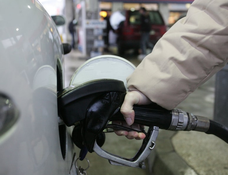 Liter dizla bo cenejši za pol centa.