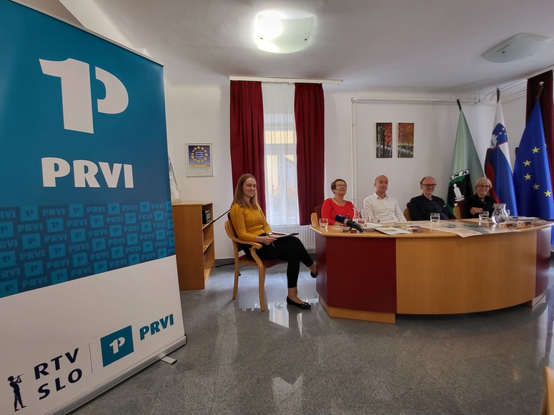 Glavna fotografija članka:Ob praznovanju 55. letnice radijske oddaje v Črni krstna izvedba Črjanskih pravljic