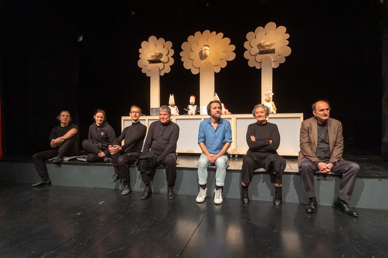 Ustvarjalci Želodkove skrivnosti, od leve Gregor Prah, Vesna Vončina, Uroš Kaurin, Danilo Trstenjak, Vasko Atanasovski, Metka Jurc in Silvan Omerzu 