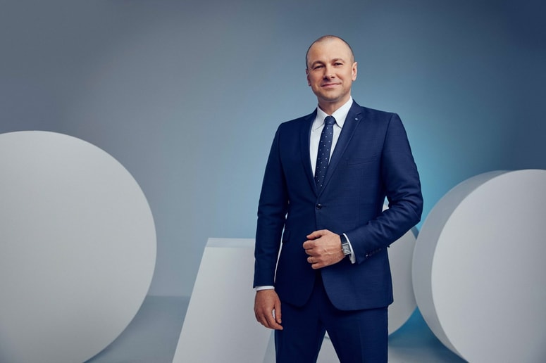 Zaposleni Blaža Brodnjaka opisujejo kot zaupanja vredno osebo z visokimi etičnimi standardi. 