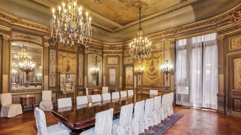 Notranjost vile na Peti aveniji v New Yorku je izjemno bogato opremljena. 