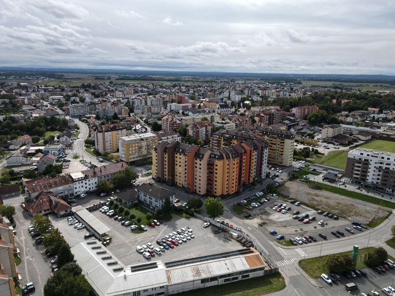 Dve sončni elektrarni bi postavili v Dobrovniku, eno v Žitkovcih, eno v Ljutomeru, tri v Murski Soboti in eno v Nemčavcih. 