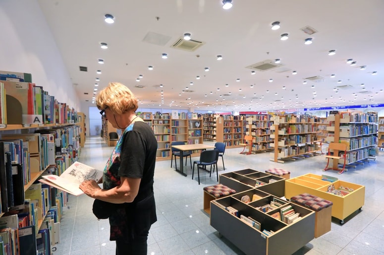 Glavna fotografija članka:Nova sezona Bralne značke za odrasle: Kaj nam letos priporočajo v branje?