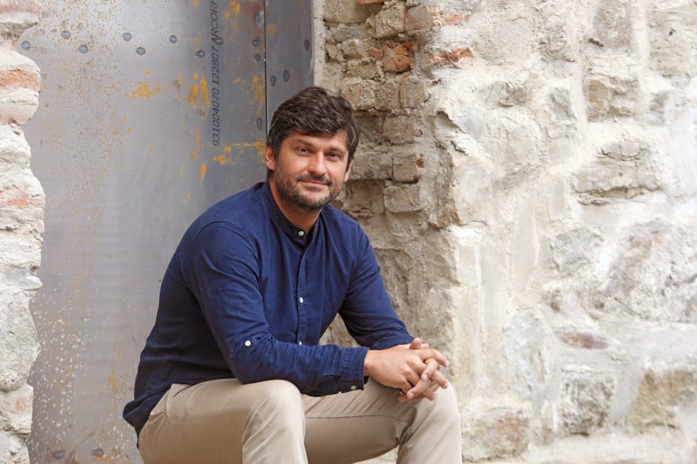 Klemen Brvar je komaj dobro leto in pol vodja občinskega urada za kulturo in mladino. 