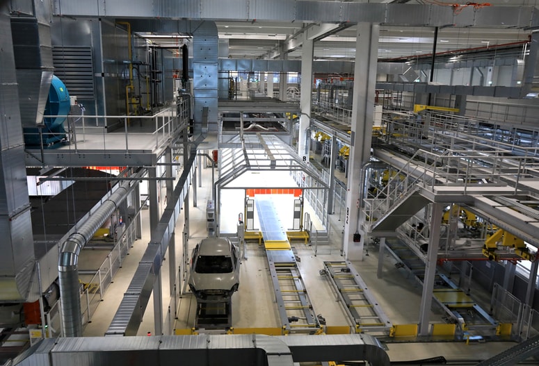 Avtomobilski industriji se obeta podlajšanje čakanja na delo še za en mesec. Ob padcu naročil za več kot tretjino pa to naj ne bi bilo dovolj. 