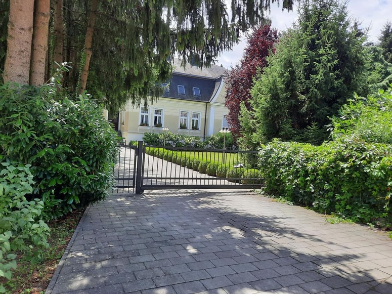 Vila, ki jo je v svoji neposredni bližini na javni dražbi kupil ZD Ormož
 