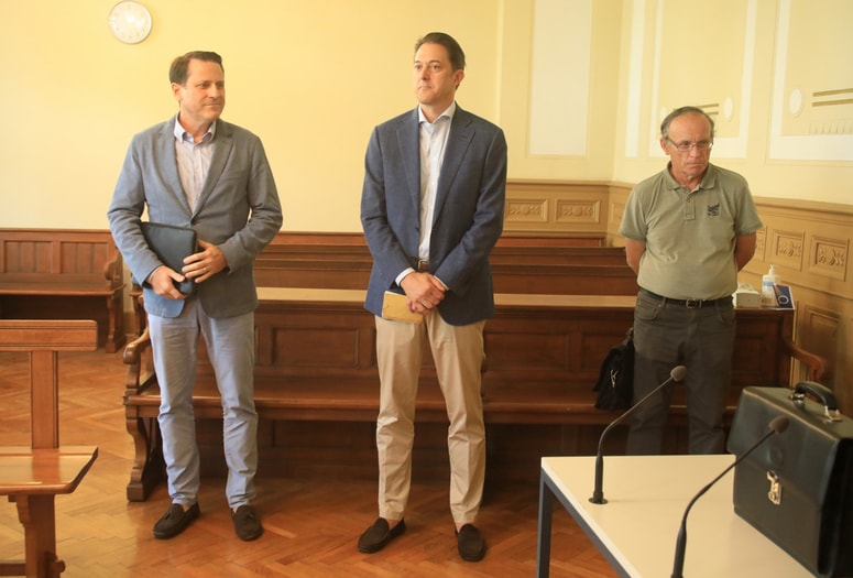 Trojica obtoženih - Marko Volk, Martin Kovač in Ivan Mlinarič - očitke tožilstva zavrača. 