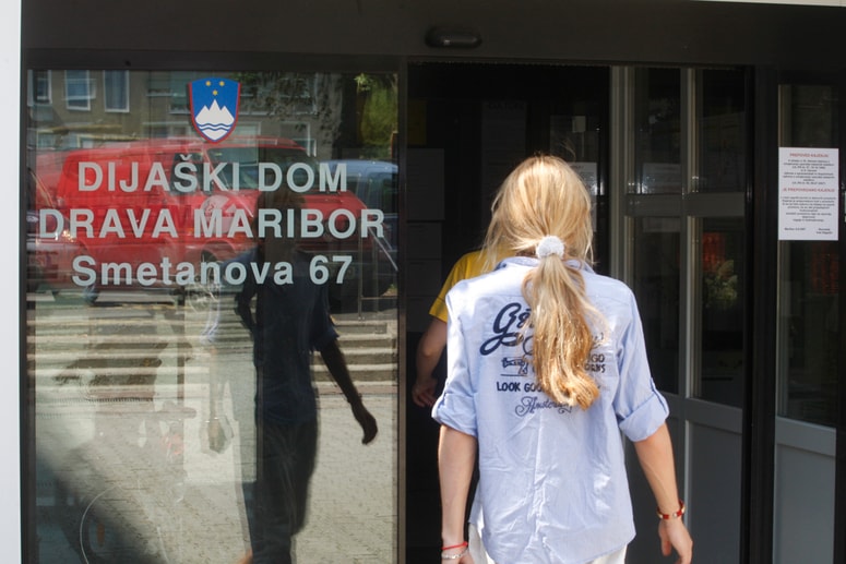 Glavna fotografija članka:Vroča delovna mesta v Mariboru: Bi delali v lutkovnem gledališču ali notarski pisarni? Kaj pa v dijaškem domu?