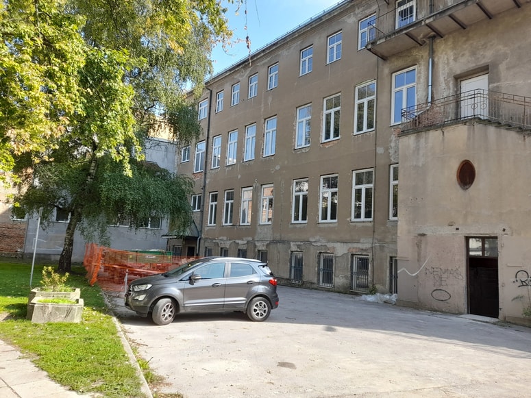 V kleti Kajuhovega doma opravljajo gradbena dela za prostore celjskih ljubiteljskih kulturnih društev. 