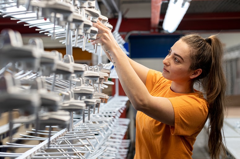 V podjetju se zavedajo, da lahko zastavljeno strategijo uresničijo le z zadovoljnimi in pripadnimi sodelavci.