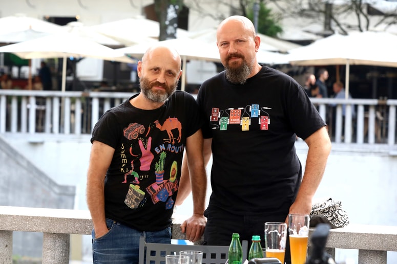 Med pridržanimi tudi pevec skupine Hladno pivo Mile Kekin (levo).