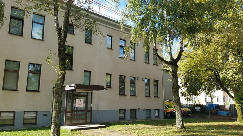 Vhod za Covid bolnike in rešilce na Infekcijski oddelek celjske bolnišnice. 