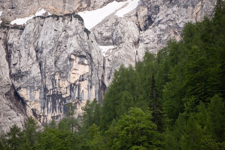 Glavna fotografija članka:Neresnične informacije? Razširila se je novica, da znamenite Ajdovske deklice ni več