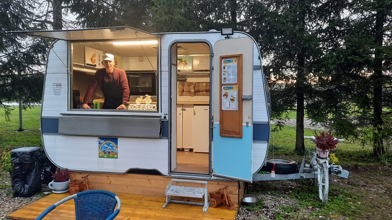 Robert Šega je pri Športnem parku Zabovci odprl okrepčevalnico Kolesko. 