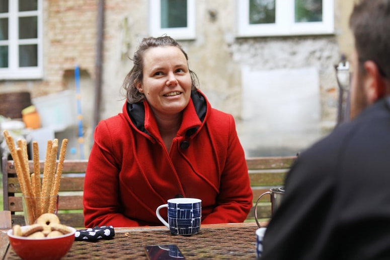 Družbeno angažirano gledališče ni grožnja sistemu, je opozarjanje na problematike, pravi Barbara Polajnar. 