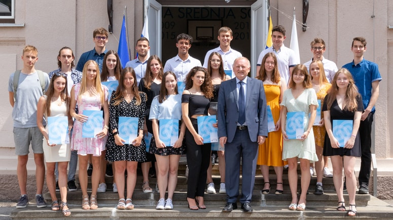 Zlati maturanti I. gimnazije Celje z ravnateljem Antonom Šepetavcem 