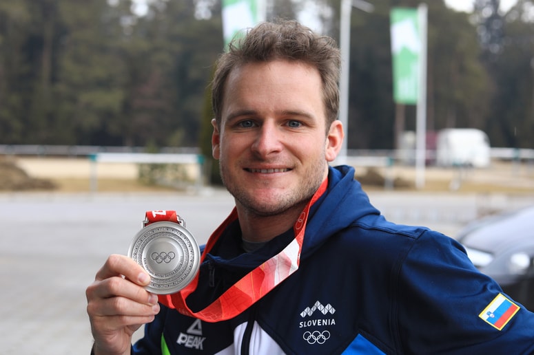 Srebro z največjega športnega dogodka mu je kar spremenilo življenje, seveda na boljše. 