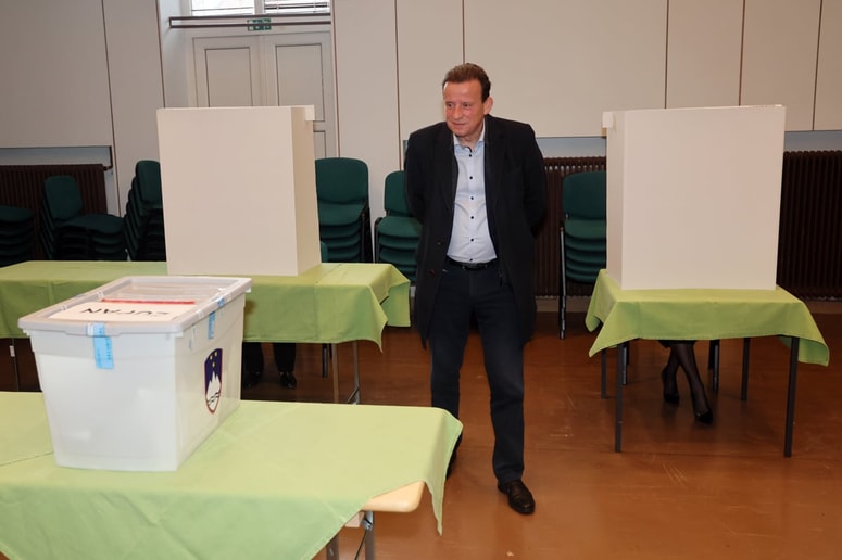 Glavna fotografija članka:Analitik: "Šrotov problem je problem, ki ga imajo vsi dolgotrajni župani - da funkcijo vzamejo 'zdravo za gotovo'"