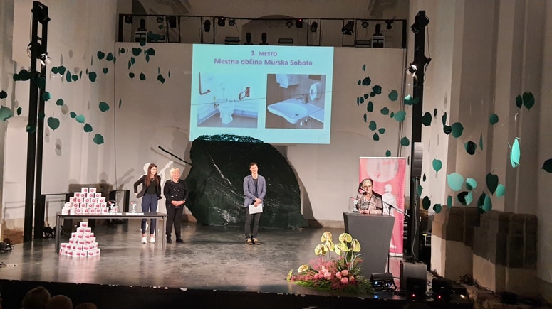 Z razglasitve rezultatov akcije Naj javno stranišče 2022 v Dominikanskem samostanu na Ptuju 