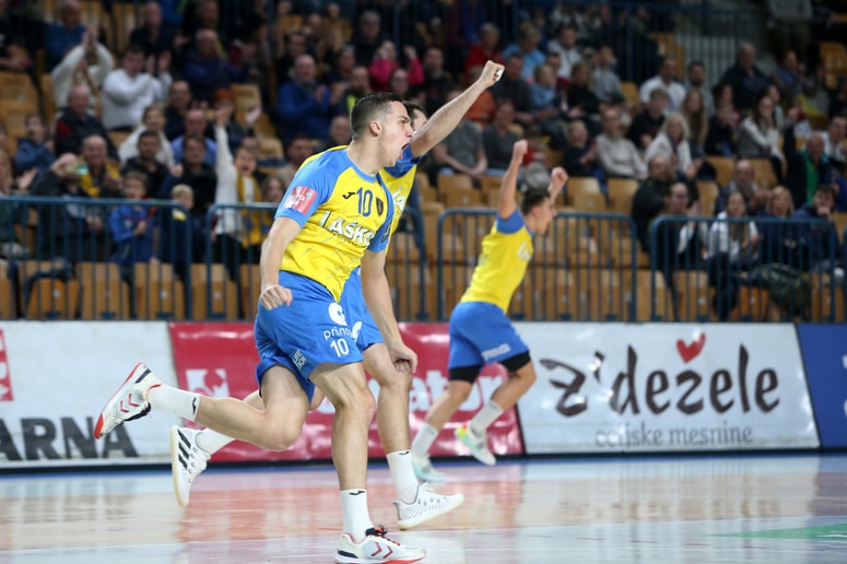 Tim Cokan se je tako veselil svojih golov proti Ribničanom. 