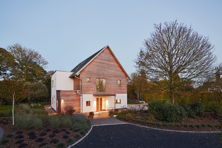 Glavna fotografija članka:Preden se odločite za leseno fasado, preberite, kateri les je zanjo najbolj primeren