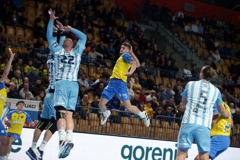 Rokometaši Picka (v svetlih dresih) so bili tudi v drugi tekmi s Celjem višji, močnejši, uspešnejši. 