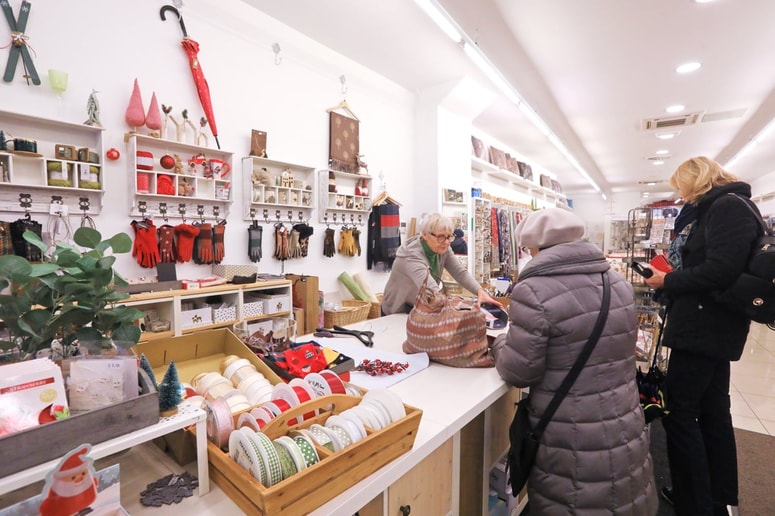 V trgovini bodo veseli vsakega obiska do 24. decembra, da bodo lahko brez dolgov zaprli vrata. 