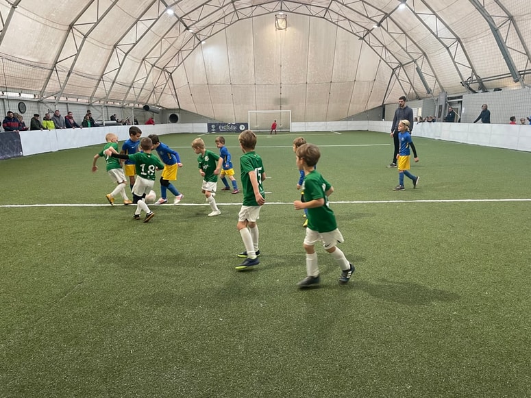 Glavna fotografija članka:Dobrodelni turnir v Mariboru: Mladi nogometaši brcali za ljudi v stiski