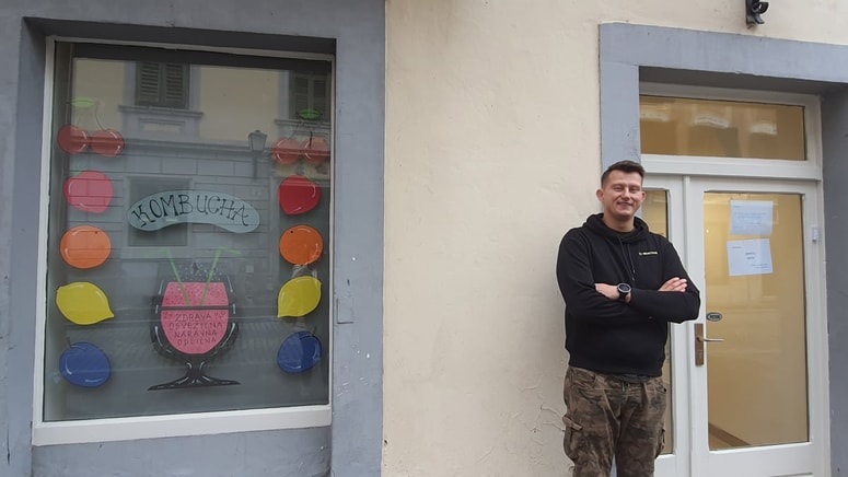 Gregor Nemec pred odprtjem trgovine na Ptuju 