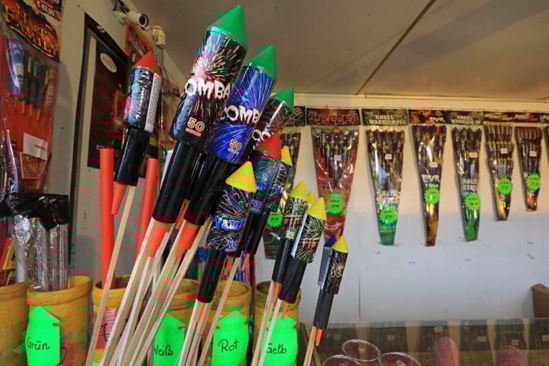 Glavna fotografija članka:Inšpektorat lani opravil 33 nadzorov na področju pirotehničnih izdelkov. Katere so bile najpogostejše nepravilnosti