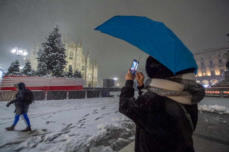 Glavna fotografija članka:Ob toplem božiču je hrepenel po snegu in nastala je ta božična uspešnica