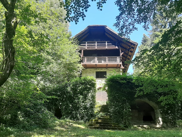 Glavna fotografija članka:Baletna domačija, ki namesto veličine odraža slovensko majhnost