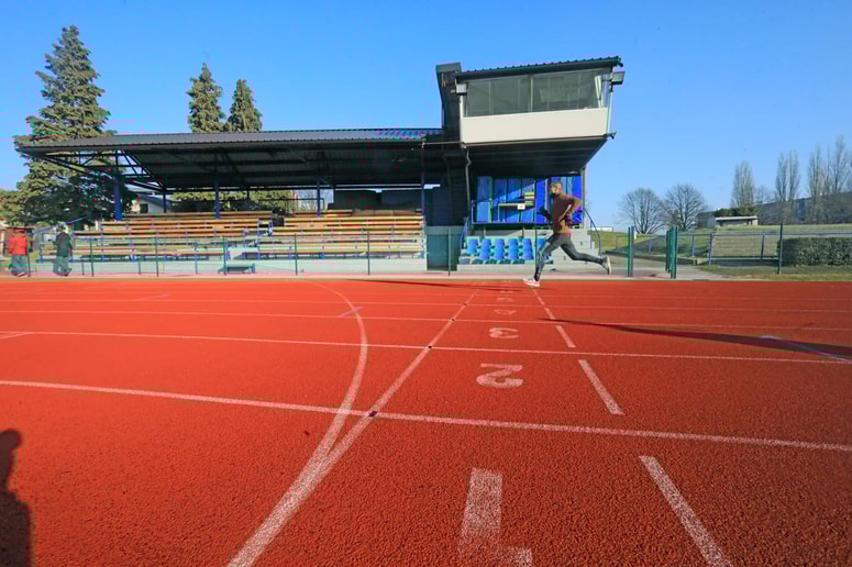 Atletsko ogrevalno dvorano bodo gradili na širšem območju sedanje tribune. 