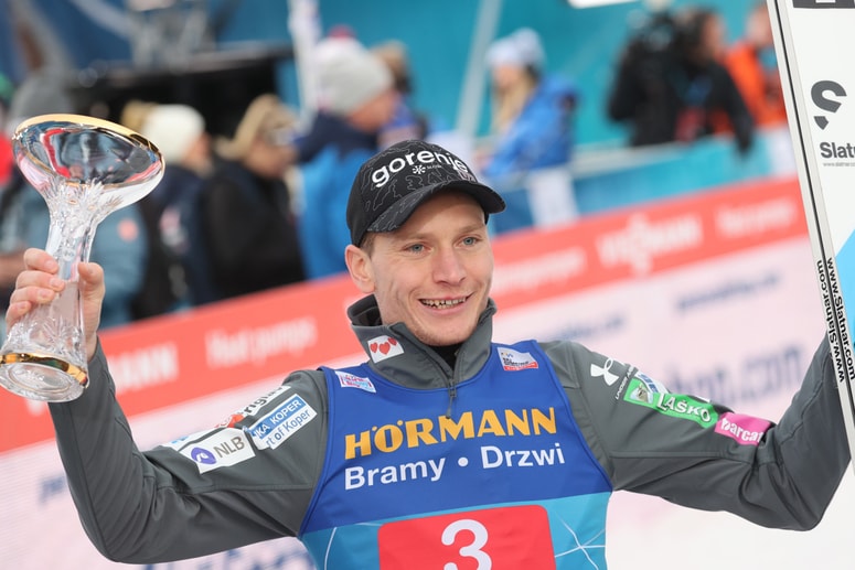 Anže Lanišek je na tretji tekmi novoletne turneje pristal na stopničkah. 