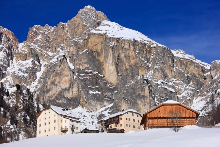 Nahaja se v osrčju Dolomitov. Fotografija je simbolična. 