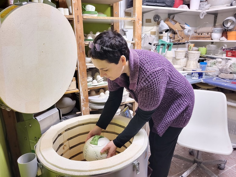 Kristina Cvetko Mlačnik pri delu
 