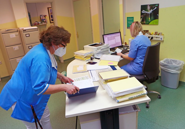 Z vse večjo digitalizacijo v zdravstvu naj bi bili zdravniki manj administrativno obremenjeni. 