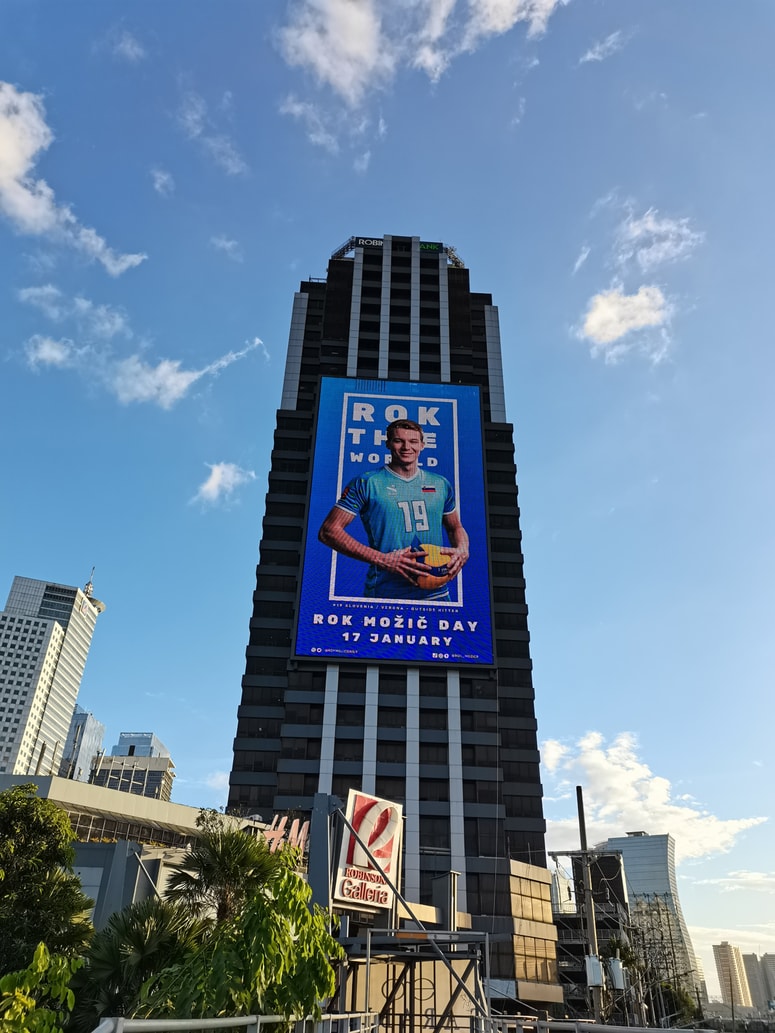 Filipinsko voščilu Roku Možiču za 21 let.