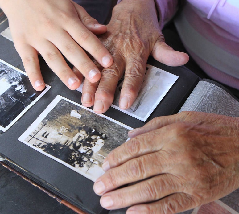 Demenca je kompleksen problem. Mnogi ljudje te bolezni nočejo sprejeti, tudi njihovi svojci ne.