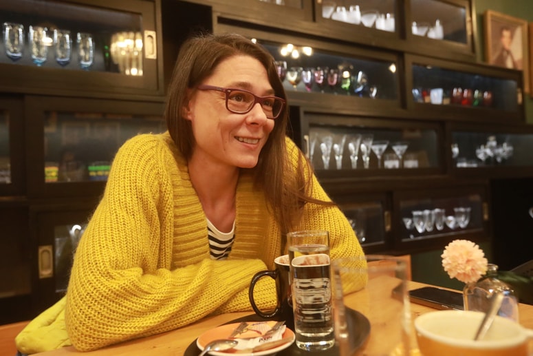 Tekstilna industrija je bila v Mariboru res razširjena in zelo boli, da je vse propadlo, pravi Nina Logar. 