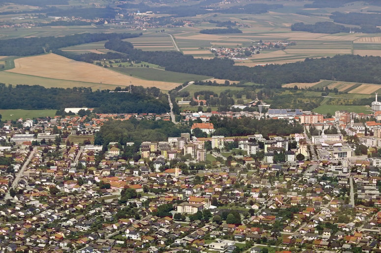 Medtem ko v večjih slovenskih mestih, predvsem v Ljubljani in Kopru, pa tudi v Mariboru, cene vztrajno rastejo, Pomurje beleži bolj postopne spremembe. 