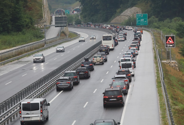 Glavna fotografija članka:Dars pred potekom večjega števila e-vinjet opozarja na pravilnost podatkov ob nakupu
