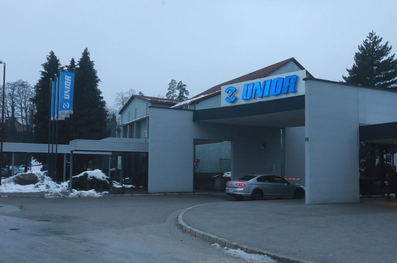 Do razmer v zreški družbi je pripeljala kriza v avtomobilski industriji in upad naročil.