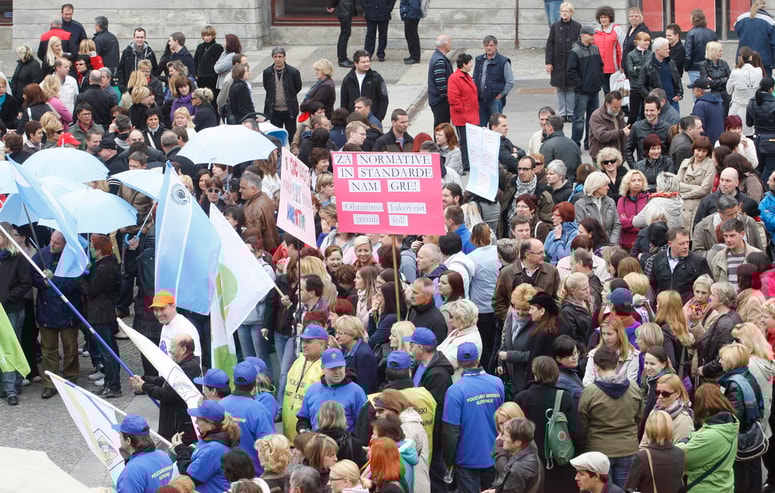Med sindikati javnega sektorja pred začetkom pogajanja o reformi plačnega sistema vre.